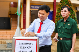 Xã Lộc Tấn tổ chức chào cờ đầu tuần, sinh hoạt chuyên đề...